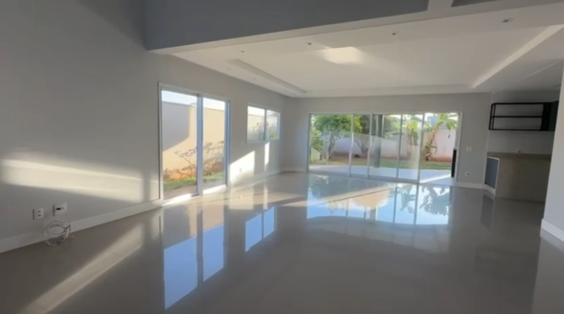 Residência Moderna no Condomínio Montreal