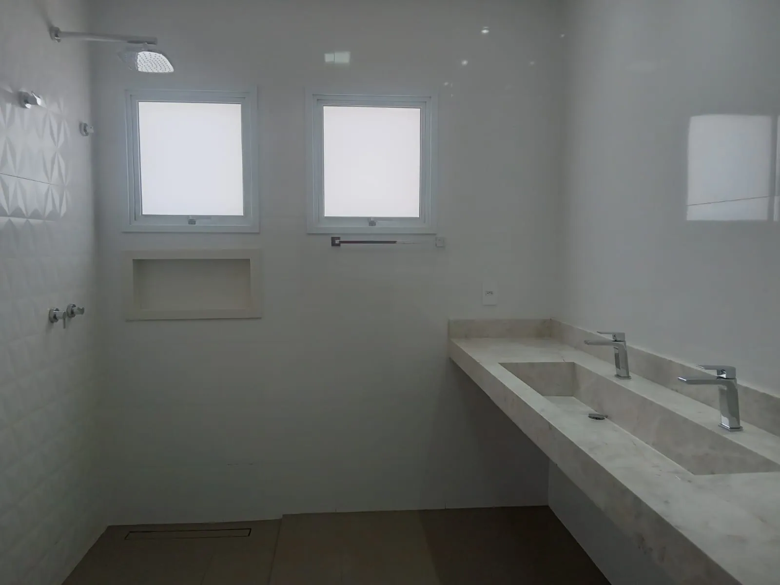 Residência Moderna no Condomínio Montreal — foto 21