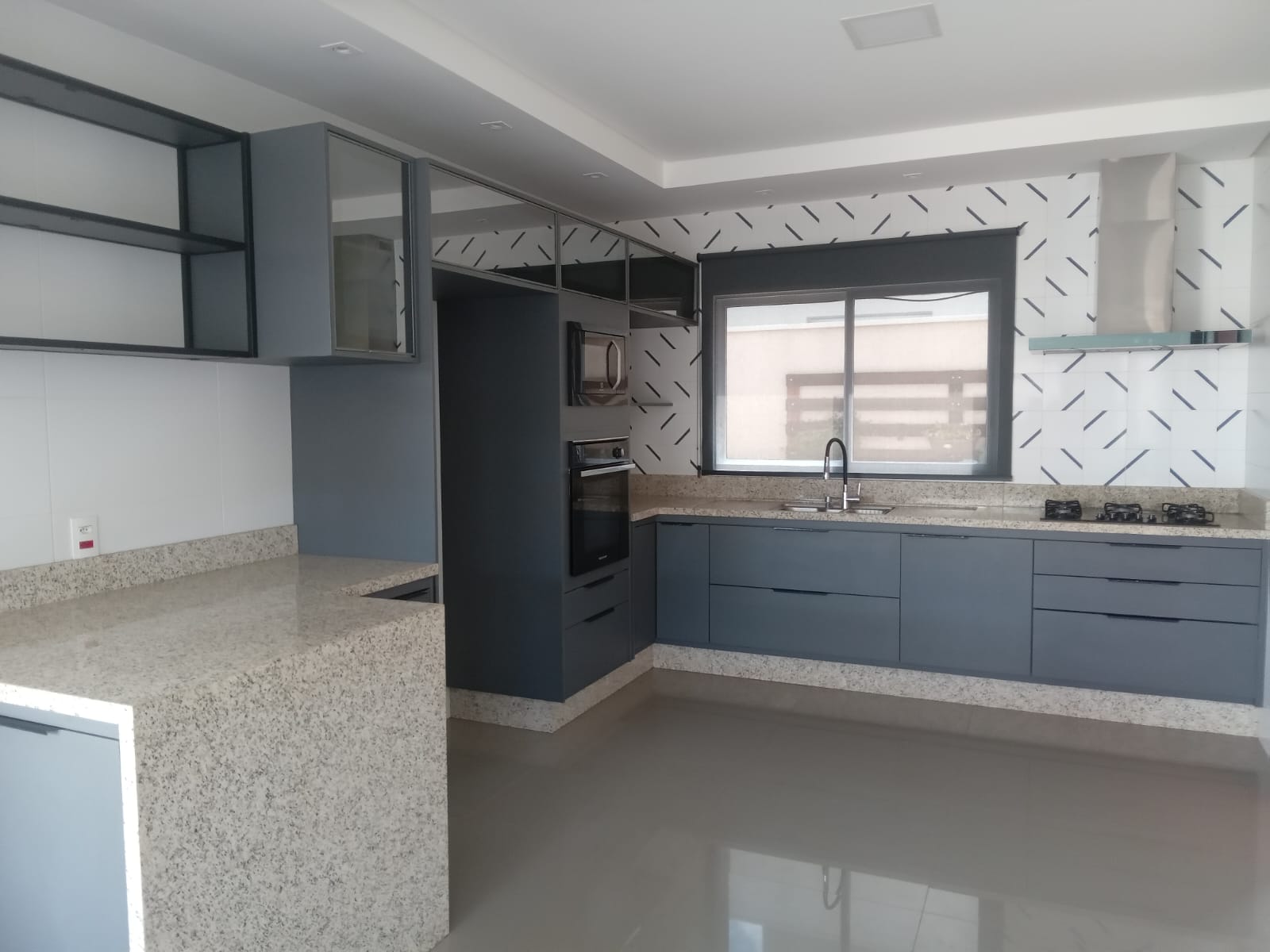Residência Moderna no Condomínio Montreal — foto 4
