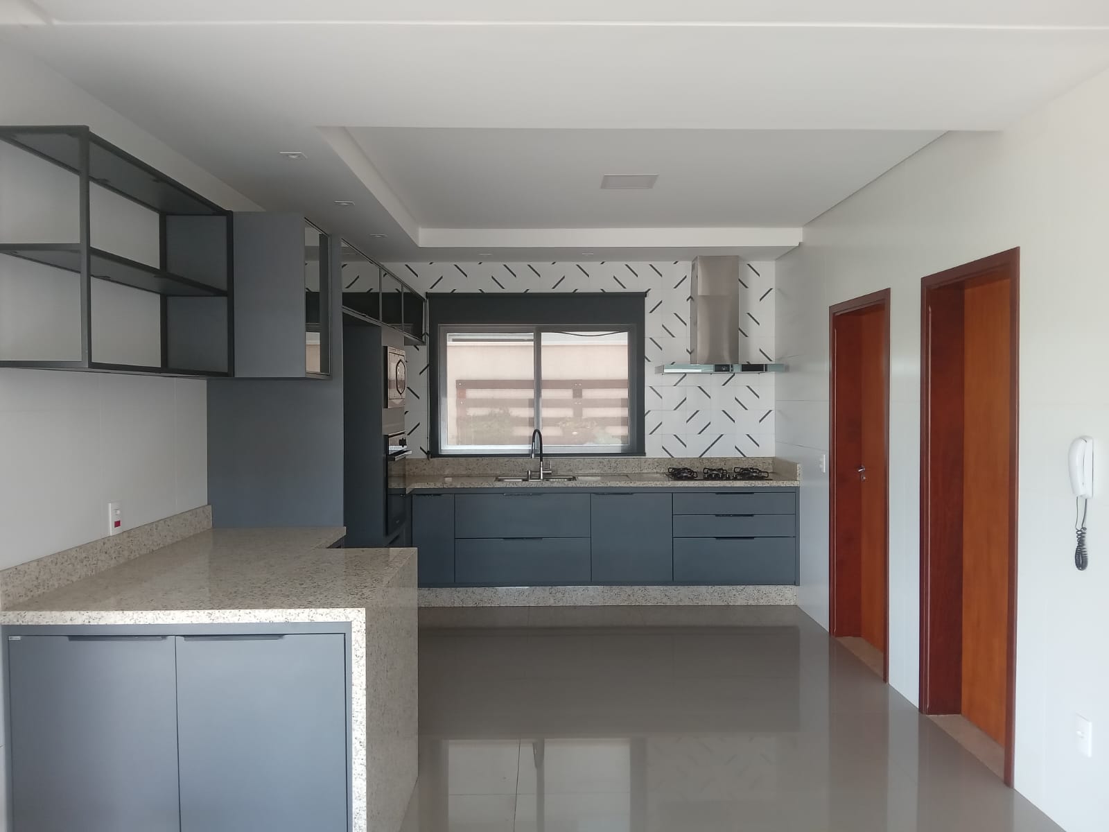 Residência Moderna no Condomínio Montreal — foto 8